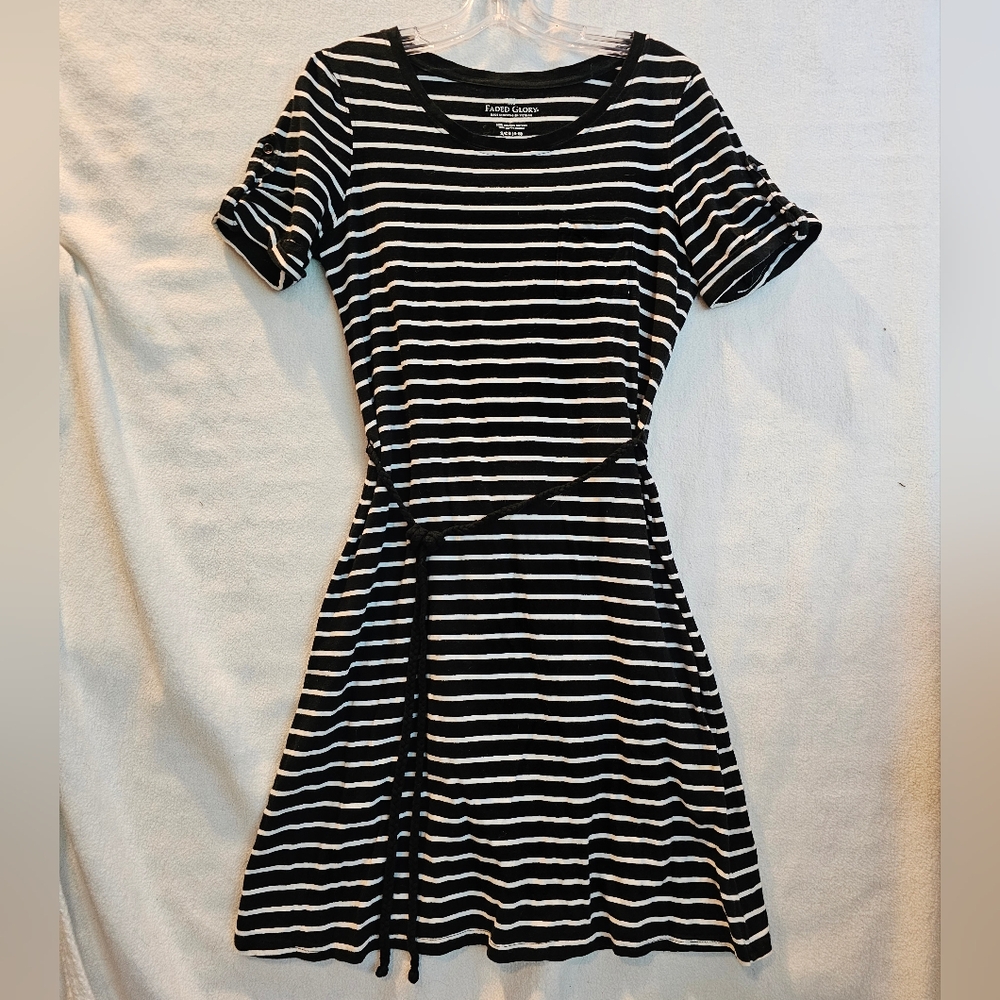 Women's S Faded Glory black and white striped dress tie waist short slee…